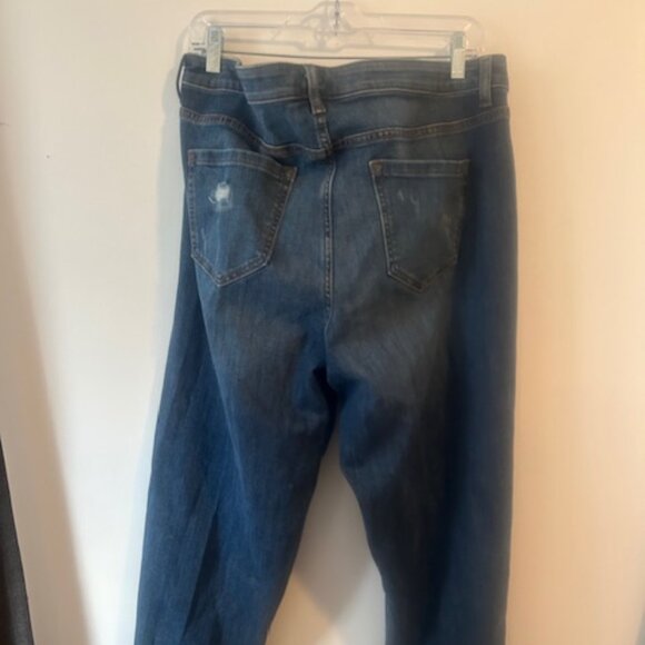 Lane Bryant 5 pocket boyfriend distressed denim jeans, size 18 - Picture 3 of 6